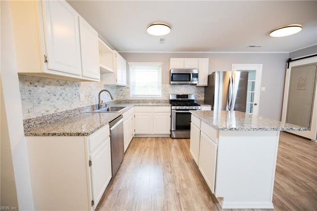 1003 Grimes RD, Hampton, VA 23663