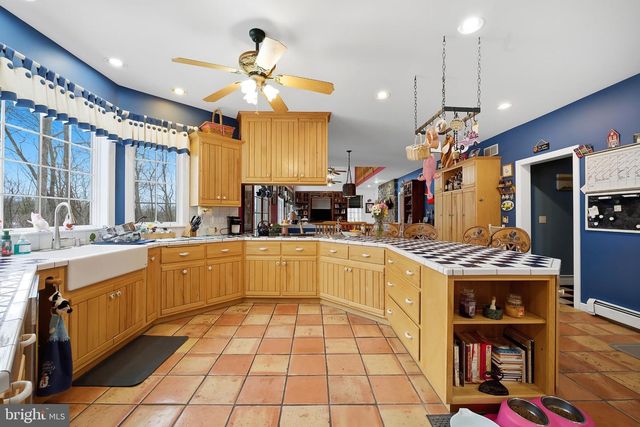 6688 HAASADAHL RD, Allentown, PA 18106