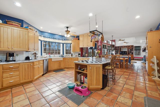 6688 HAASADAHL RD, Allentown, PA 18106