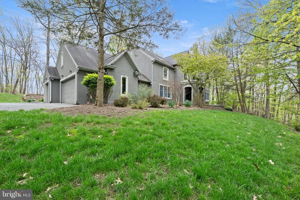 6688 HAASADAHL RD, Allentown, PA 18106