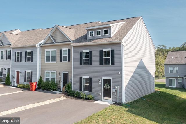 176 SCOTCH PINE DR, Bunker Hill, WV 25413