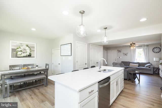 176 SCOTCH PINE DR, Bunker Hill, WV 25413