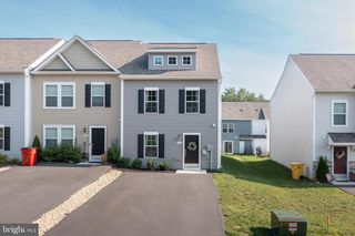 176 SCOTCH PINE DR, Bunker Hill, WV 25413