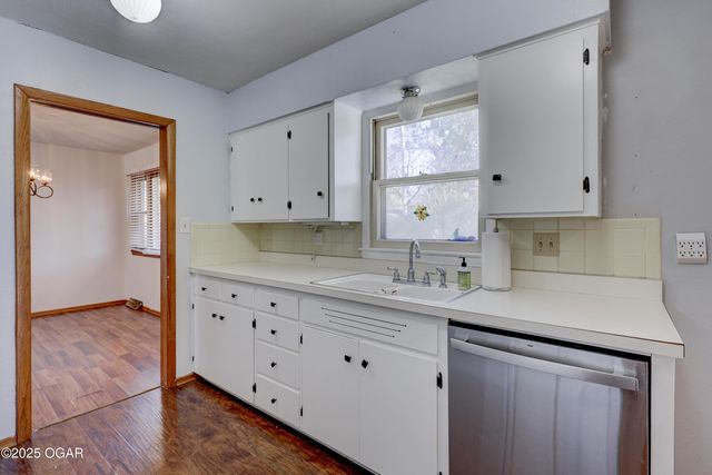 1910 Wynwood Drive, Carthage, MO 64836