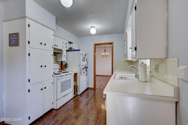 1910 Wynwood Drive, Carthage, MO 64836