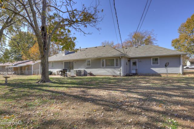 1910 Wynwood Drive, Carthage, MO 64836