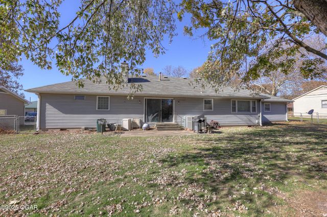 1910 Wynwood Drive, Carthage, MO 64836