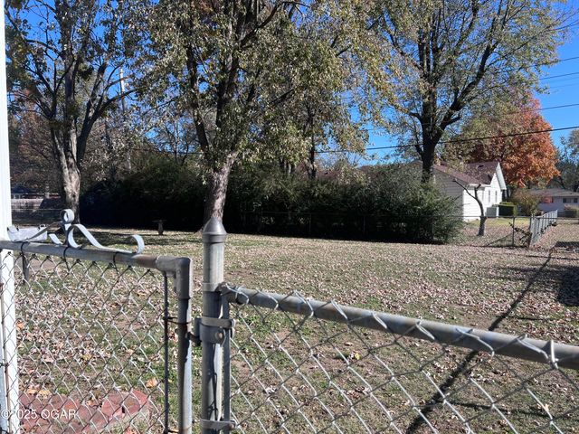 1910 Wynwood Drive, Carthage, MO 64836