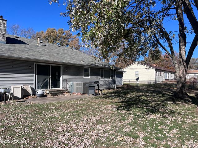 1910 Wynwood Drive, Carthage, MO 64836