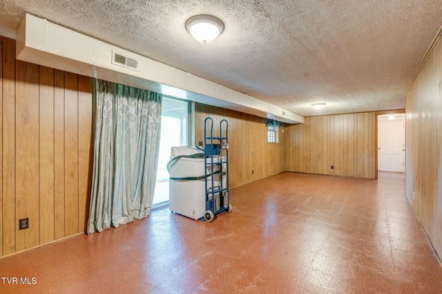 209 Coralwood Drive, Kingsport, TN 37663