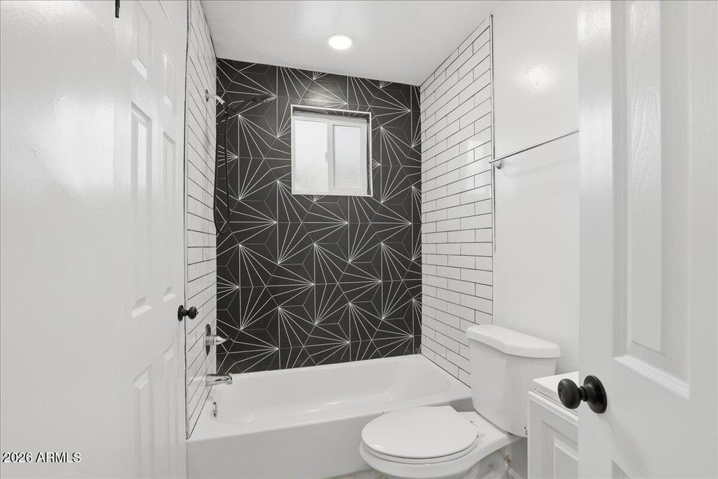 Image 16 of property listing at 920 E MONTEBELLO Avenue, Phoenix, AZ 85014