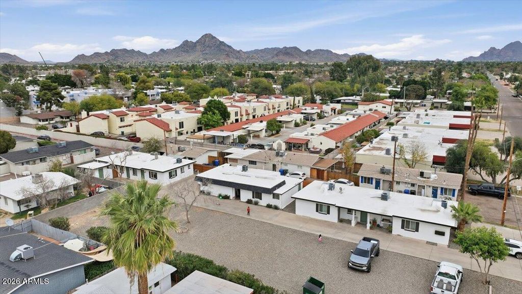 Image 2 of property listing at 920 E MONTEBELLO Avenue, Phoenix, AZ 85014