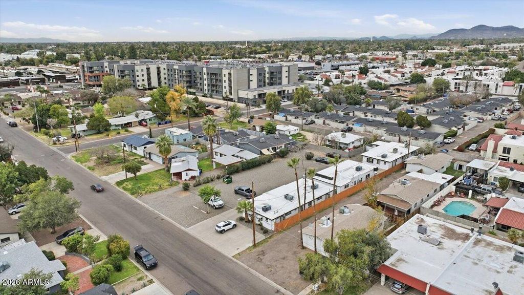 Image 4 of property listing at 920 E MONTEBELLO Avenue, Phoenix, AZ 85014