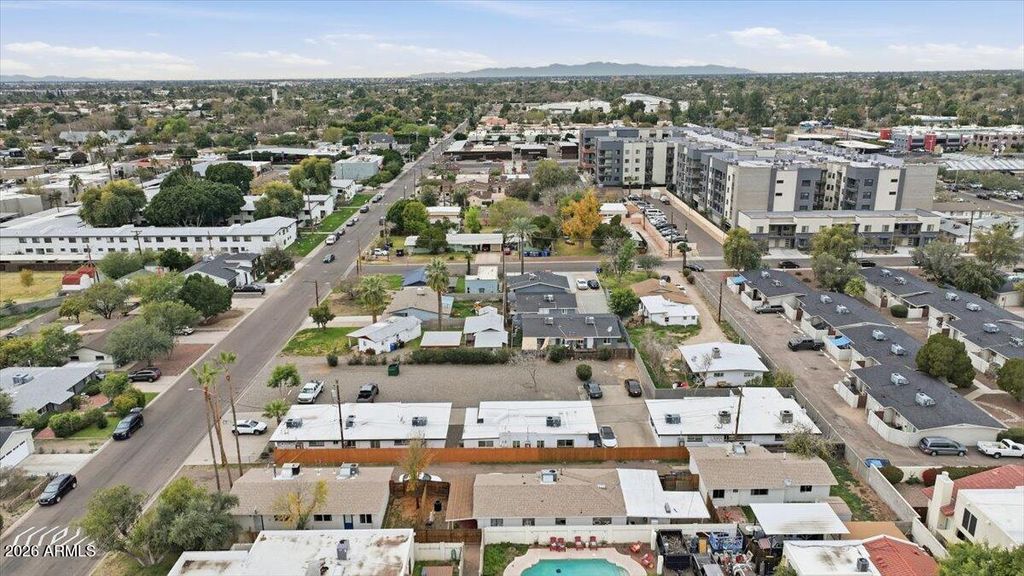 Image 5 of property listing at 920 E MONTEBELLO Avenue, Phoenix, AZ 85014