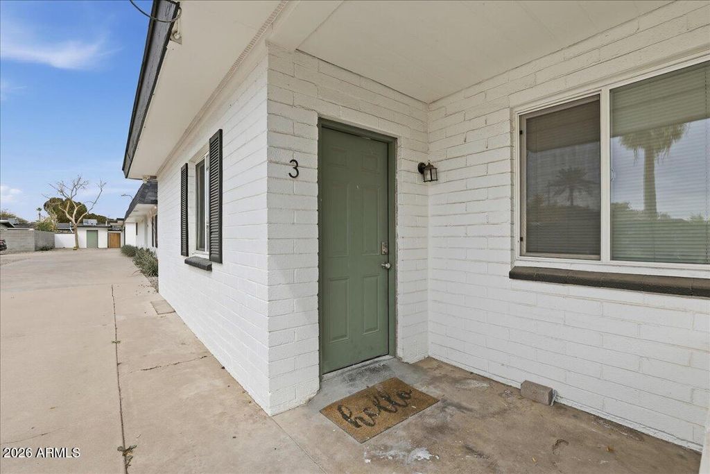 Image 7 of property listing at 920 E MONTEBELLO Avenue, Phoenix, AZ 85014