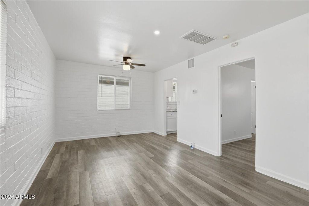 Image 8 of property listing at 920 E MONTEBELLO Avenue, Phoenix, AZ 85014