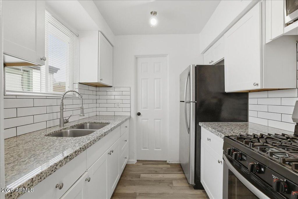 Image 9 of property listing at 920 E MONTEBELLO Avenue, Phoenix, AZ 85014