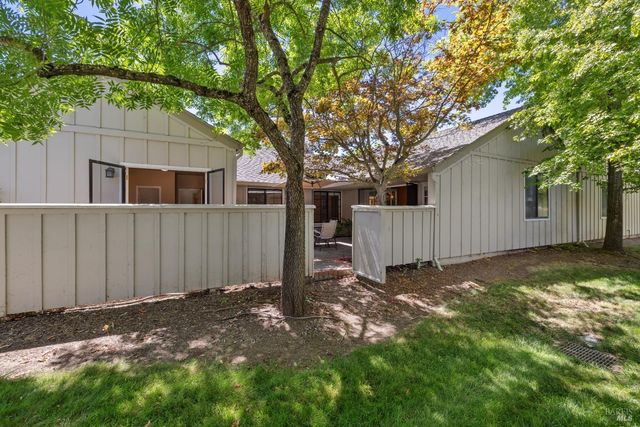 18509 Wellesley Ct, Sonoma, CA 95476