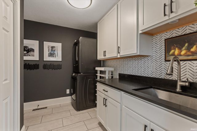 51215 Enchanted Oak Court, South Bend, IN 46628