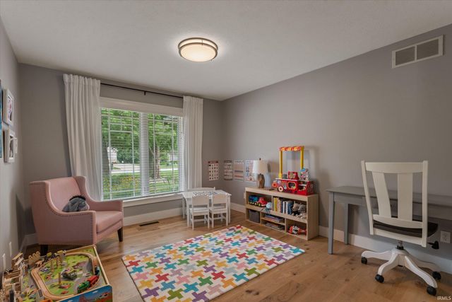 51215 Enchanted Oak Court, South Bend, IN 46628