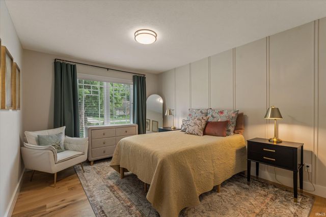 51215 Enchanted Oak Court, South Bend, IN 46628