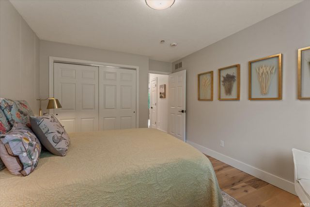 51215 Enchanted Oak Court, South Bend, IN 46628