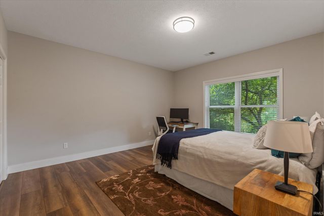 51215 Enchanted Oak Court, South Bend, IN 46628