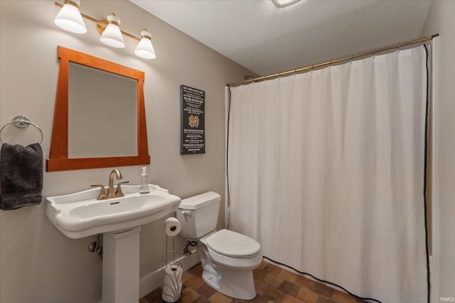 51215 Enchanted Oak Court, South Bend, IN 46628
