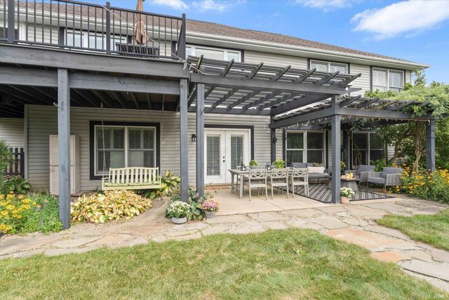 51215 Enchanted Oak Court, South Bend, IN 46628