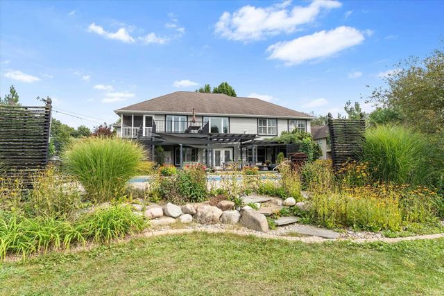 51215 Enchanted Oak Court, South Bend, IN 46628