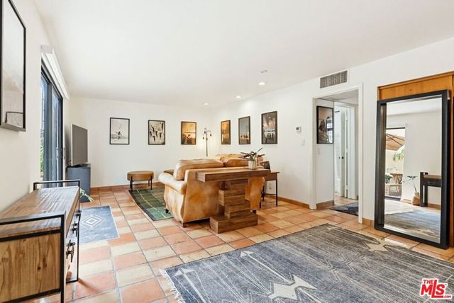 970 100 Palm Avenue 100, West Hollywood, CA 90069