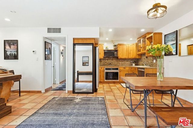 970 100 Palm Avenue 100, West Hollywood, CA 90069