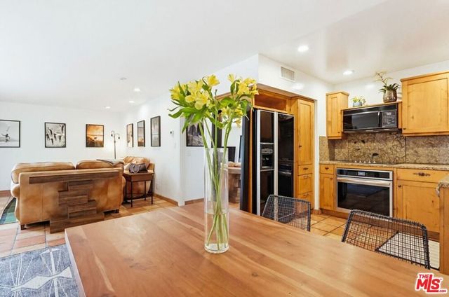 970 100 Palm Avenue 100, West Hollywood, CA 90069