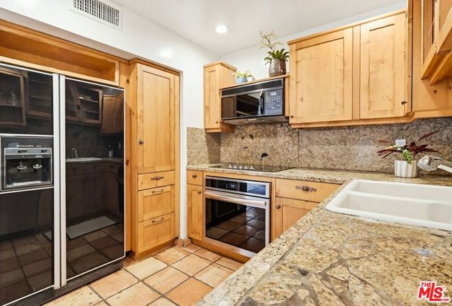 970 100 Palm Avenue 100, West Hollywood, CA 90069