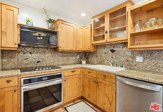 970 100 Palm Avenue 100, West Hollywood, CA 90069