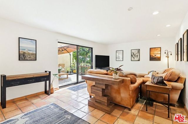 970 100 Palm Avenue 100, West Hollywood, CA 90069