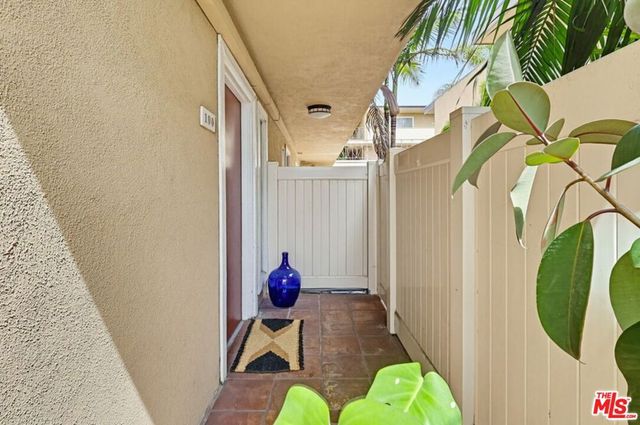 970 100 Palm Avenue 100, West Hollywood, CA 90069