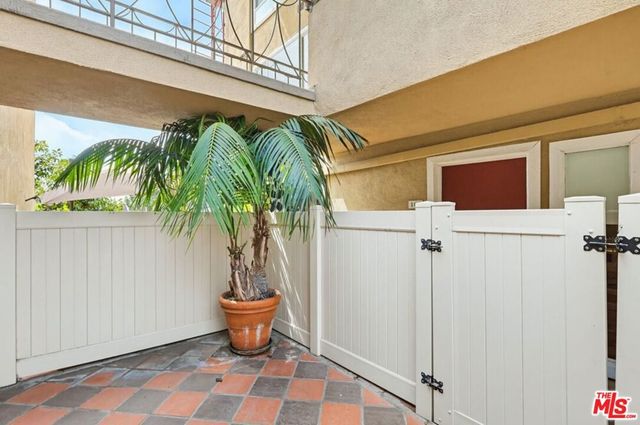 970 100 Palm Avenue 100, West Hollywood, CA 90069