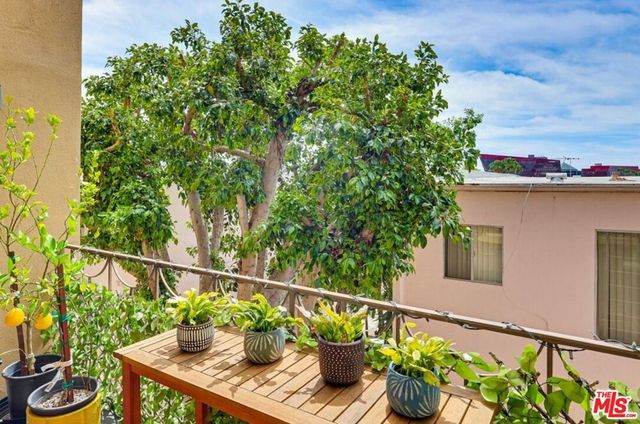 970 100 Palm Avenue 100, West Hollywood, CA 90069