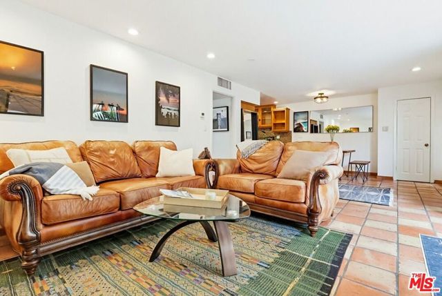 970 100 Palm Avenue 100, West Hollywood, CA 90069