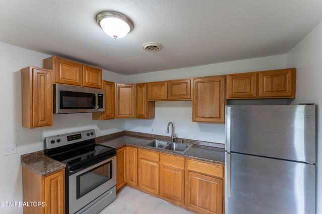 2182 Lakeview Rd, Lenoir City, TN 37772