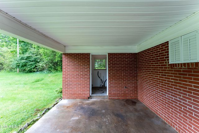 2182 Lakeview Rd, Lenoir City, TN 37772