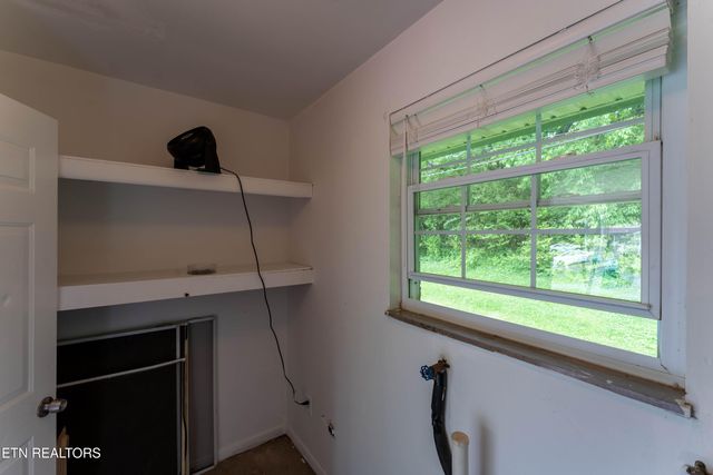 2182 Lakeview Rd, Lenoir City, TN 37772