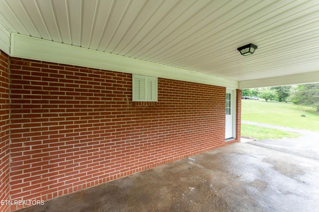 2182 Lakeview Rd, Lenoir City, TN 37772