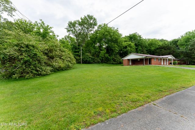 2182 Lakeview Rd, Lenoir City, TN 37772
