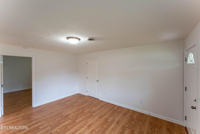 2182 Lakeview Rd, Lenoir City, TN 37772