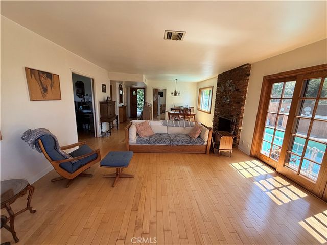 3402 Henrietta, La Crescenta, CA 91214
