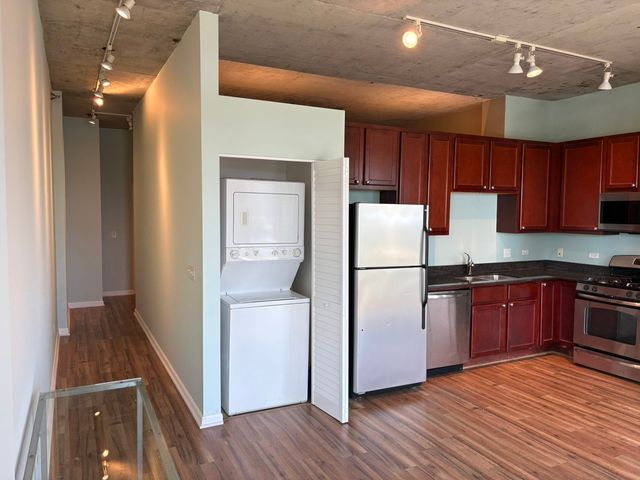 1122 W Catalpa Avenue 902, Chicago, IL 60640