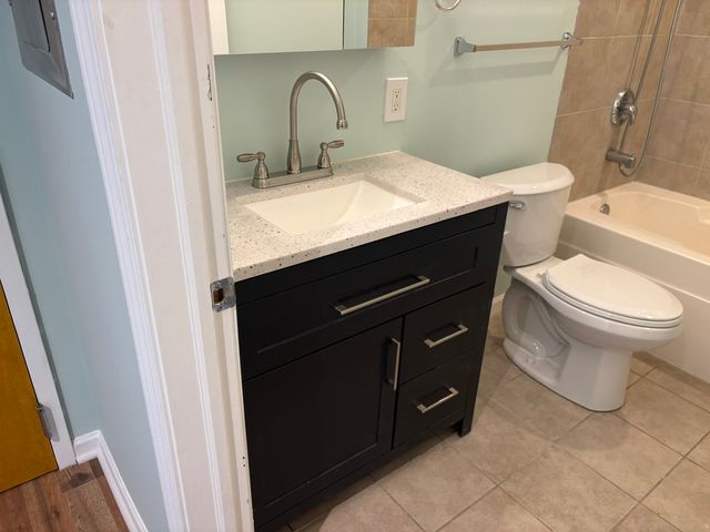 1122 W Catalpa Avenue 902, Chicago, IL 60640