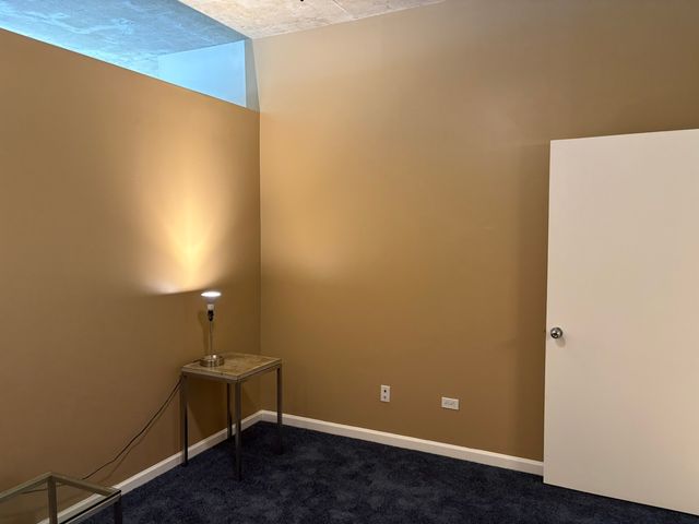 1122 W Catalpa Avenue 902, Chicago, IL 60640